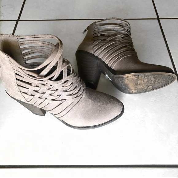 FERGALICIOUS WEEVER BOOTIES - Picture 1 of 3